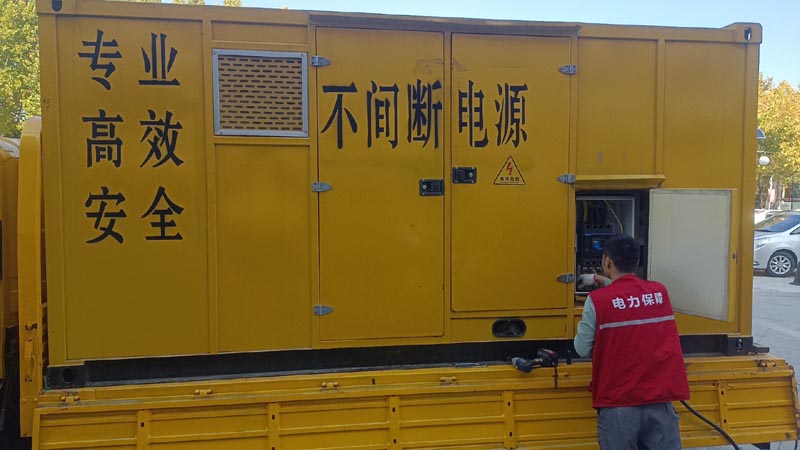 府谷柴油发电机组和UPS电源配合使用时，如何避免切换过程中的电力中断？